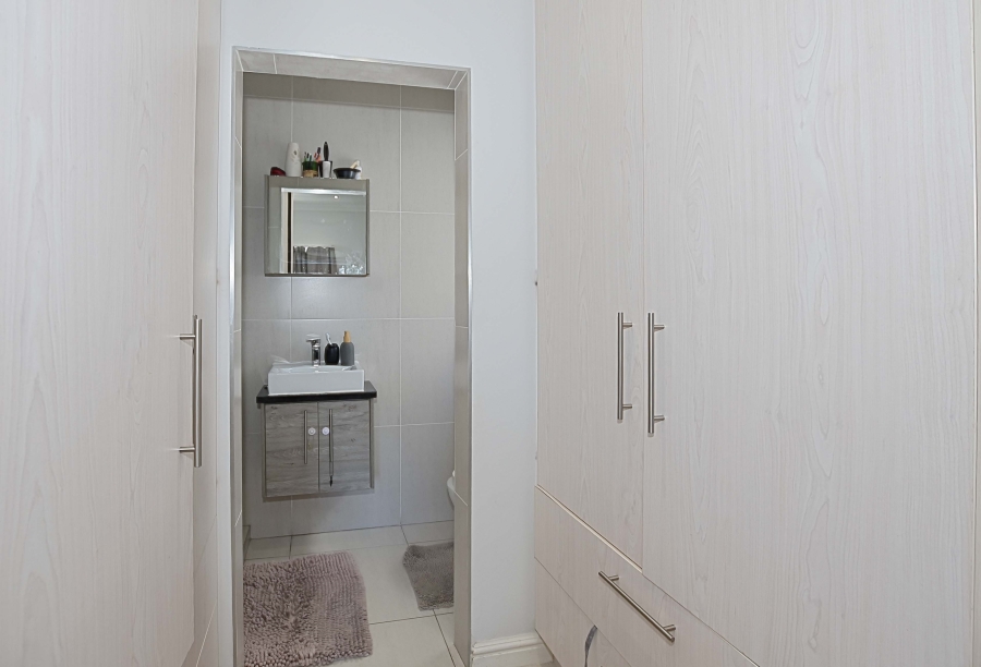 2 Bedroom Property for Sale in Parklands North Western Cape